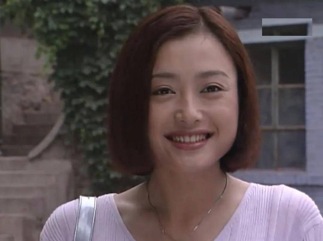 《突围》8位主演年轻旧照:闫妮土味十足,秦岚"变脸"太