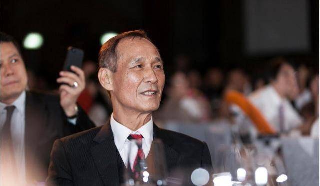 原创摇滚歌手臧天朔花20多万定红酒亲自宴请的陈慧敏究竟是何人