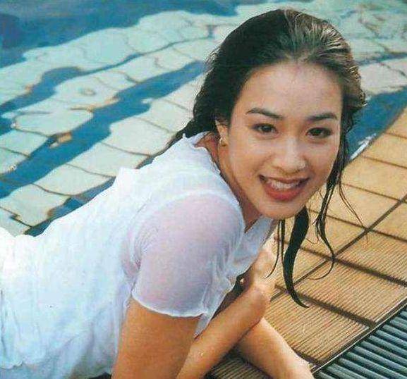 钟丽缇23岁混血女儿晒照片,会音乐会时尚,网友喊话她进入娱乐圈?