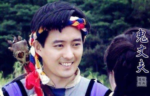 56岁"鬼丈夫"李志希近照,去年读硕士,空姐妻子生仨娃仍绝美