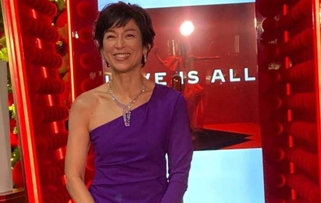 原创铃木保奈美离婚后大解放55岁不畏低温辣露3个部位