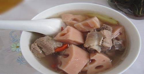 排骨汤怎么炖最好喝,莲藕排骨汤的家常做法