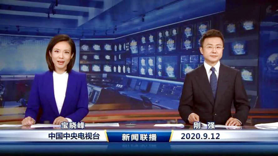 而今宝晓峰已主持《新闻联播》一年多了,表现越来越好,很多观众给她打