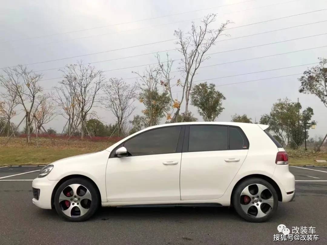 姿态与性能并存的6代高尔夫gti,01年车主表示玩车很穷