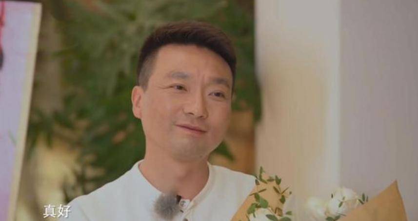 主持人康辉:26岁娶大学师妹,丁克24年,1834字情书让妻子流泪_专业_广