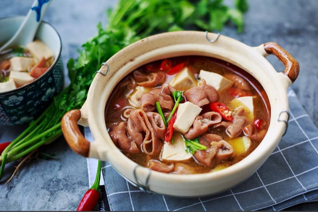 4,砂锅猪肉炖粉条.