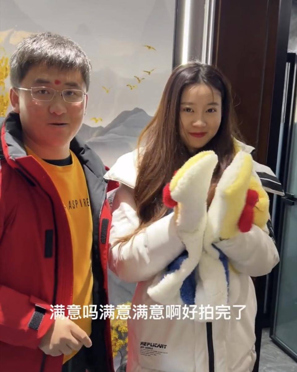 原创网红姜涛携小15岁女友看婚房徒弟曝价格上亿却遭网友质疑嘲笑