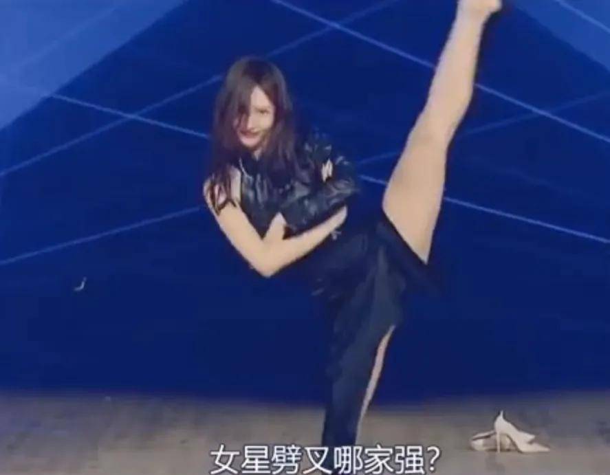 这个折叠得有210度了金晨四肢修长,亭亭玉立,仪态端庄,本是学舞蹈的好