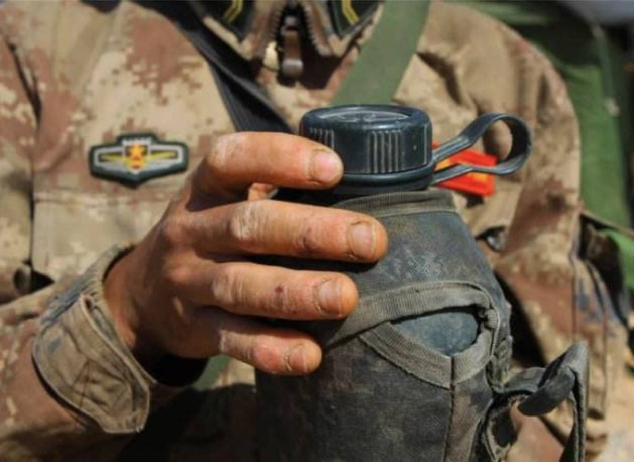 原创小水壶藏有大讲究解放军军用水壶有哪些鲜为人知的作用