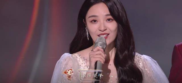 李莎旻子挑大梁主持芒果晚会,表现不如马萱,沈梦辰成