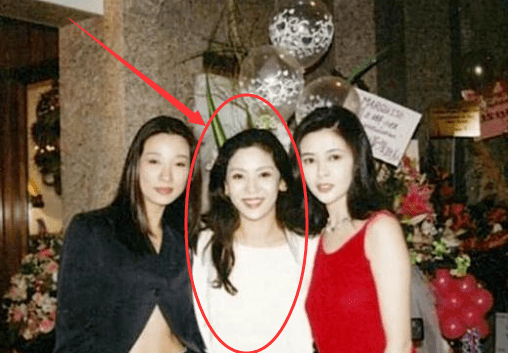 她和向华强成婚,但是两人并没有恩爱多久便分道扬镳,他们还生下女儿