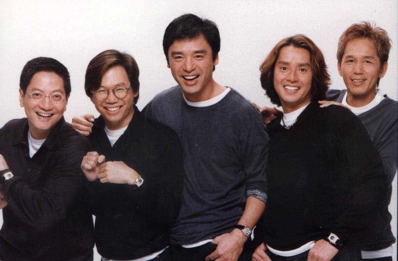在香港流行歌坛方兴未艾之际,乘势而起的温拿凭借翻唱英文歌,模仿欧美