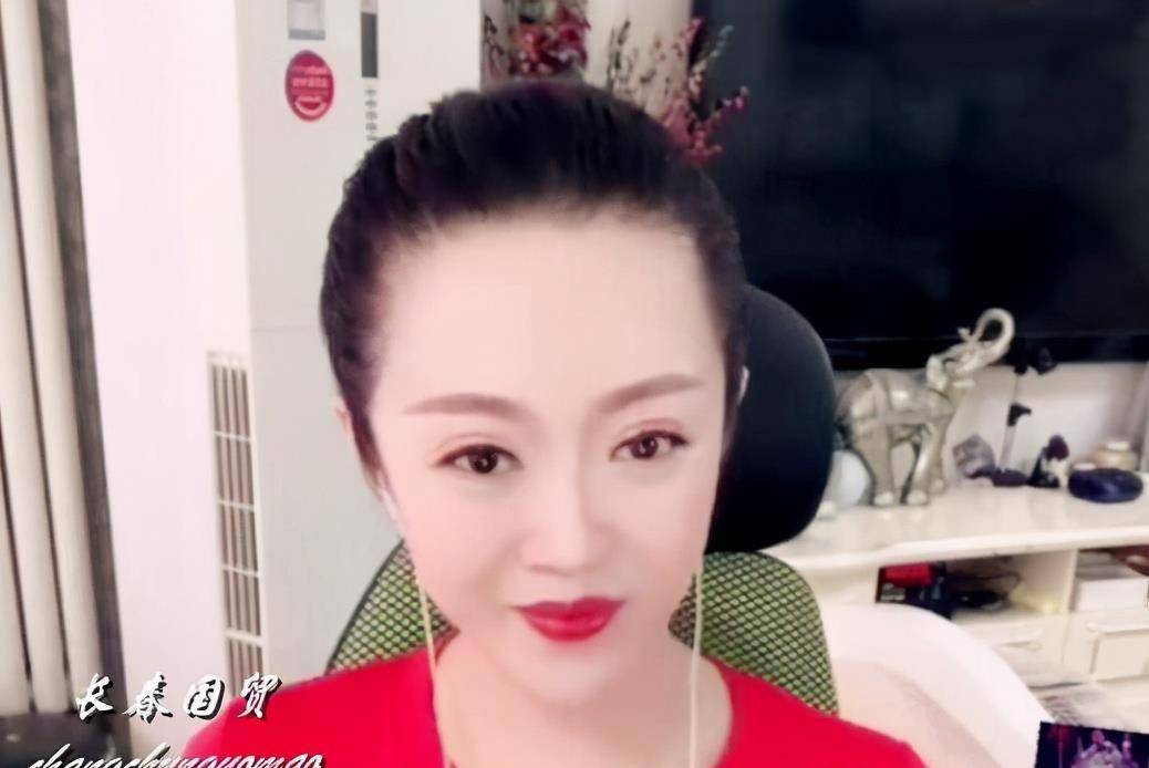 王小利47岁前妻近照曝光,为人低调肤白貌美气质好_温美玲_演出_长春