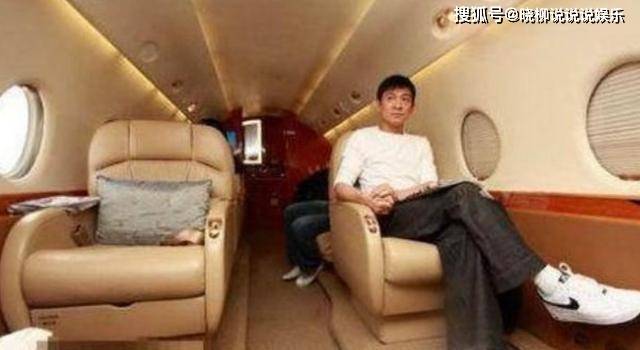 刘德华私人飞机价值2亿章子怡私人飞机容纳5人