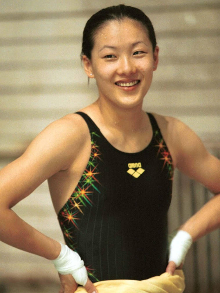 原创跳水女皇伏明霞4夺奥运金牌嫁大26岁的富豪5年生3子