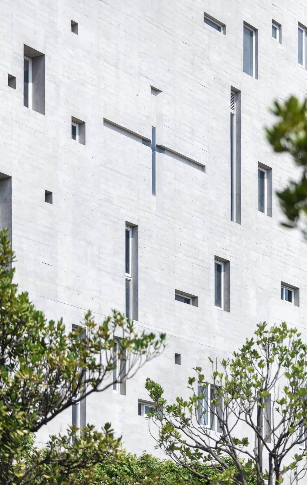 台北摩天大楼上的哥特式教堂丨behet bondzio lin architekten_淡江