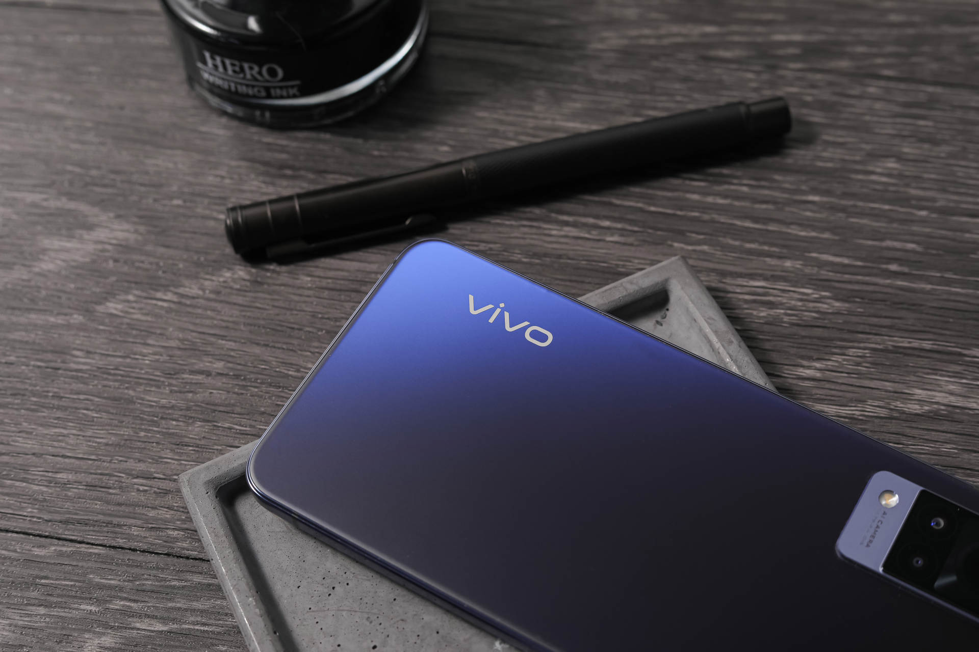 vivo s9 子夜蓝文末总结可以看到,vivo s9在外观设计方面拥有着不小的