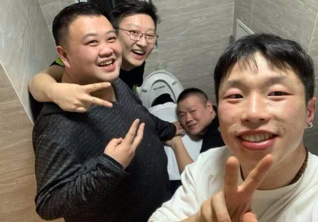 原创烧饼29岁生日惊动半个德云社曹鹤阳晒其演出丑照令人喷饭