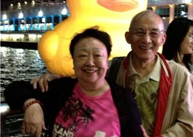 游本昌老师的妻子是杨慧华,这段婚姻持续时间很短,离婚后就选择剃度