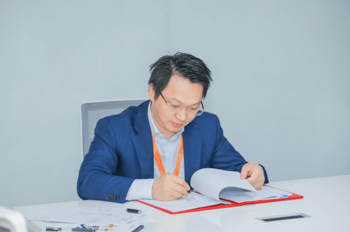 高顿教育董事长李锋先生,国际科技大学校长陈耀军先生