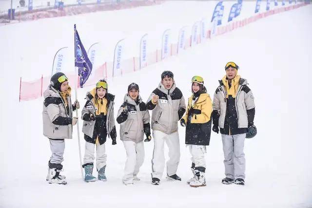 《冰雪正当燃》让冰雪运动从专业走向流行_竞技_项目_观众