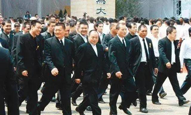 原创竹联帮帮主叱咤台湾儿子15岁坐牢75年花光家产也无法保释
