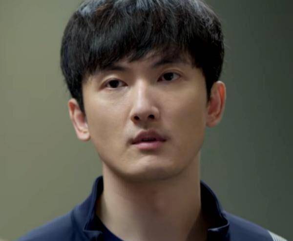 而演员张峻鸣也已经出道多年了,看他在《冰雪之名》里的表现,让人忍不