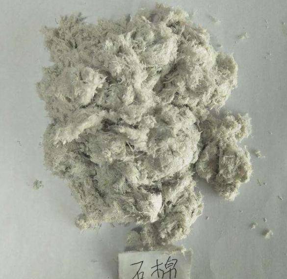 一种天然矿物纤维,可分为蛇纹石石棉和角闪石石棉,多为白色,灰色或