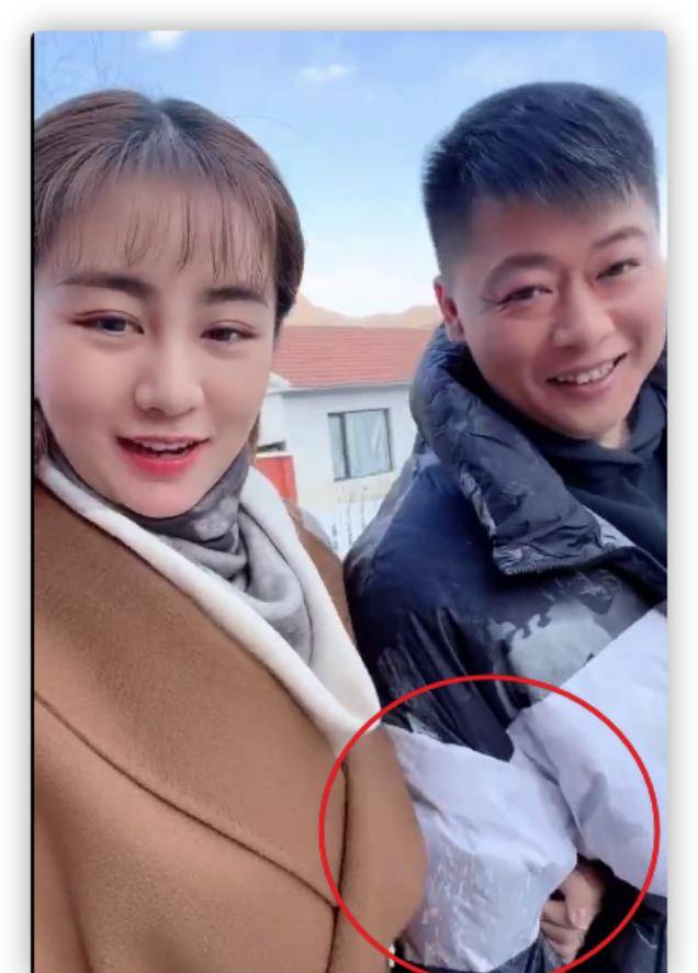 原创乡爱演员王小蒙惹争议戏外紧搂谢永强被指动作太亲密不合适