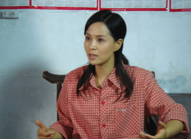 她曾经红遍全国,低调嫁相爱多年同学,如今50岁活成