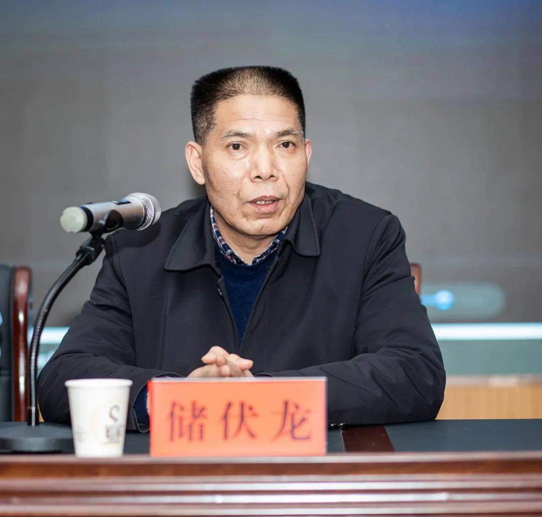 黄岩区委宣传部副部长,黄岩区文联主席王野代表区委宣传部,区文联对