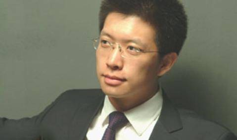 央视名嘴朱广权:曾因外貌3年无法出镜,如今43岁依旧单身_播音_实力