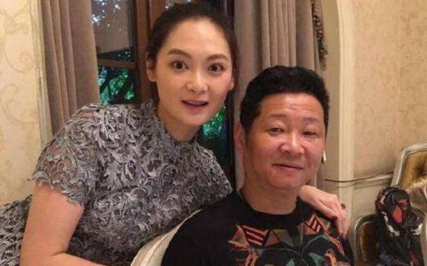 "三德子"放着明星不做去深山养鸡,娶小15岁娇妻,网友:任性_赵亮_胡敬