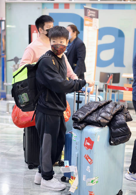 国乒终于春节放假刘诗雯获一冠一亚尽情逛街樊振东穿粉色超萌