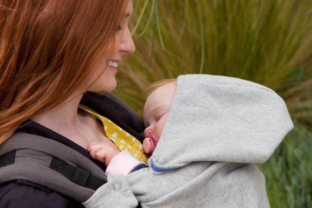 母乳喂养全攻略,哺乳期带娃出门的4个小技巧