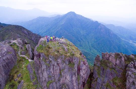 广东清远有一座山,险峻堪比华山,瀑布水潭比美九寨_金子山_飞瀑_山高