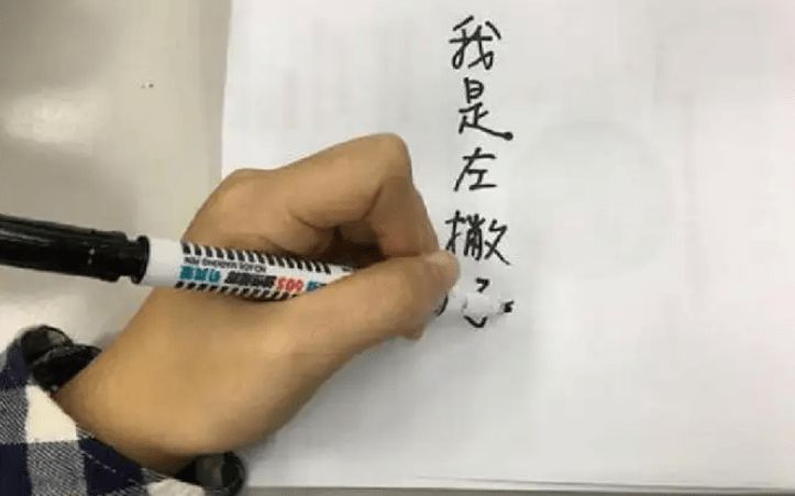 左撇子的娃更有＂头脑＂？小学老师说出事实,并非想象中那么完美