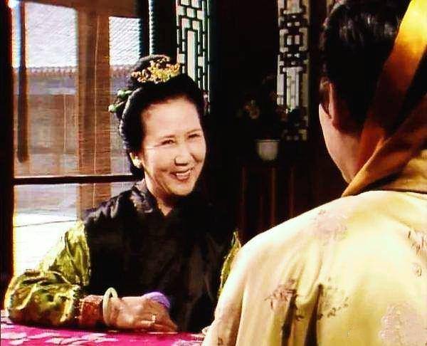 红楼梦里最不负责的母亲不是赵姨娘,而是贪享富贵害死亲女的她_贾环