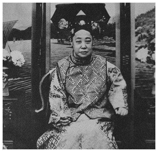 小的时候被慈禧收为养女,后来到了婚嫁的年纪时,被太后赐给醇亲王载沣