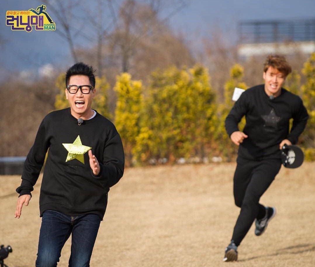 七句话总结runningman经典撕名牌游戏姜gary的回答也太甜了