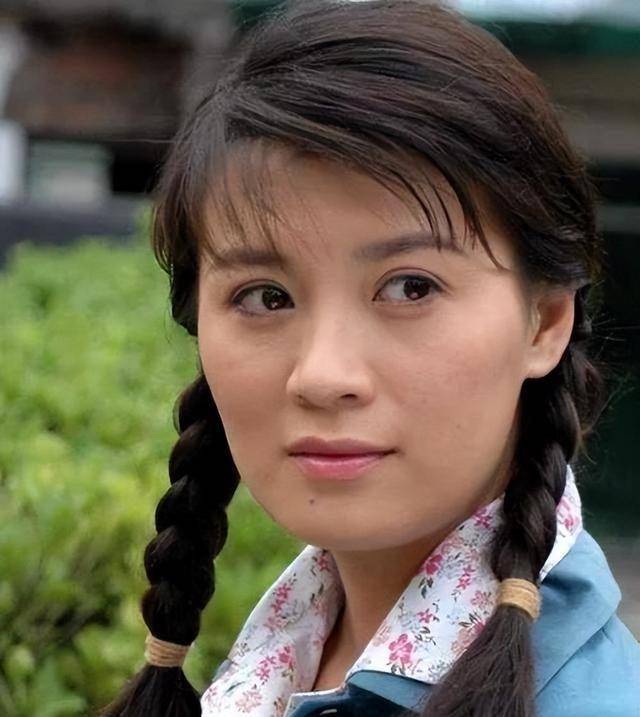 陈道明对她一见钟情,李幼斌为她抛弃发妻净身出户,三