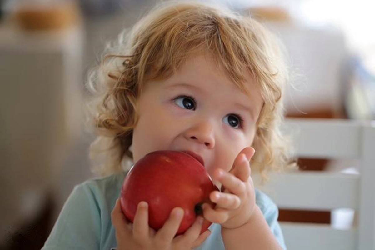 給孩子吃水果要注意,特別是三種＂毒＂水果要少碰,存在潛在風險