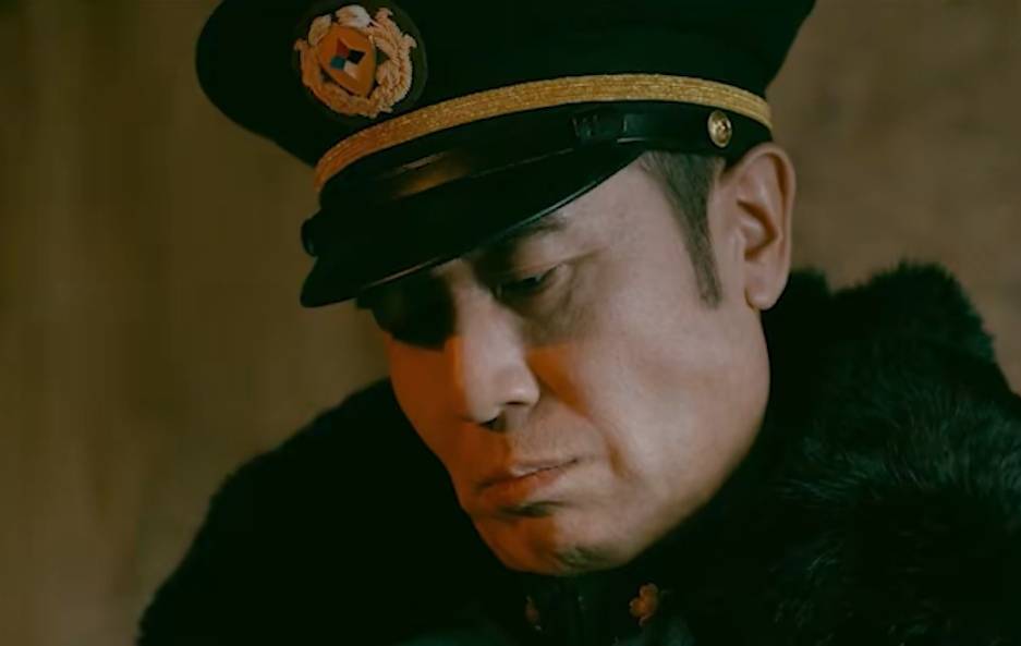 《悬崖之上》:你以为的"漏洞"情节,不合理,但都合情?