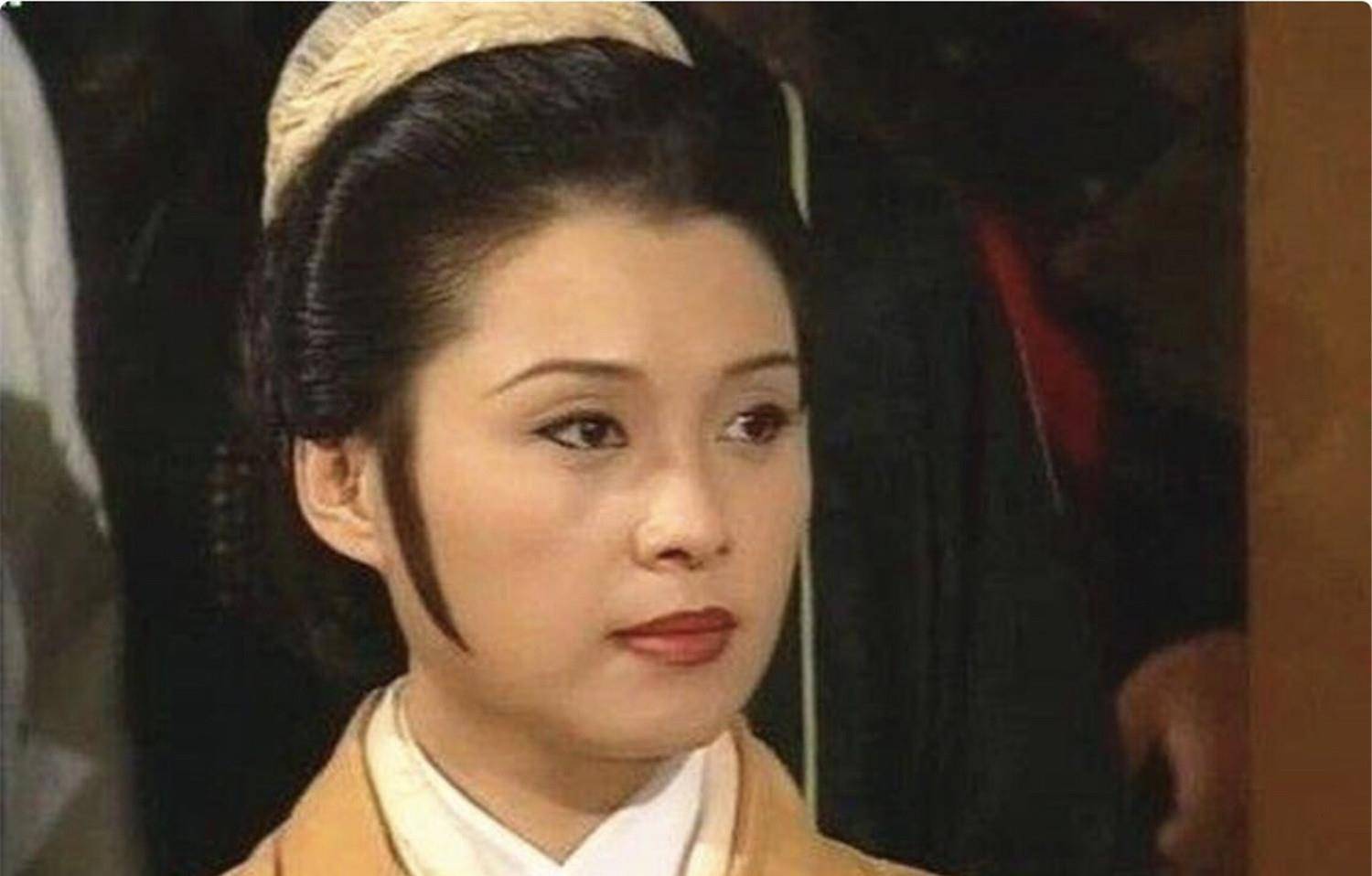 原创63岁李莫愁吕有慧当红时息影嫁武打小生现被丈夫宠成少女