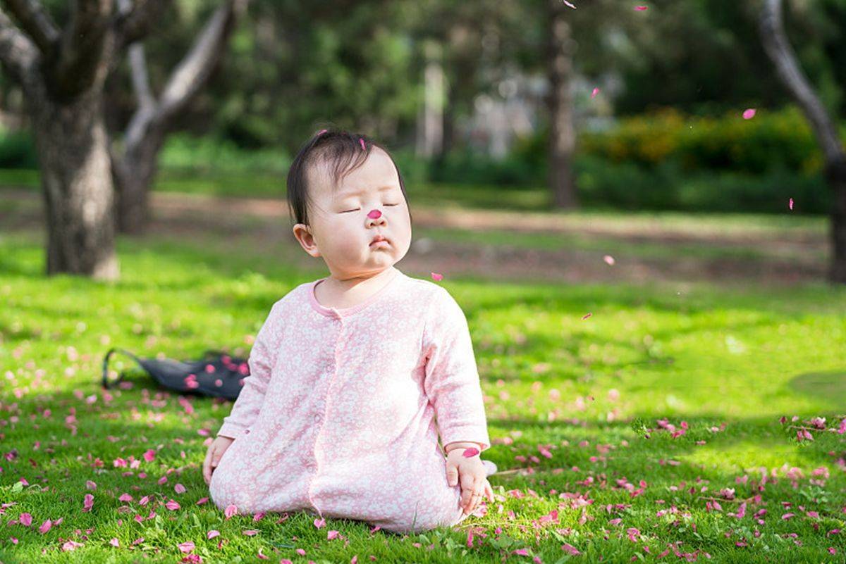 孩子靠嗅觉认识这个世界,嗅觉对宝宝这些方面的影响,家长要清楚