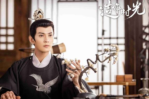 这次的徐正溪搭档,饰演女主的那位,是95后新生代小花,她就是孟子义