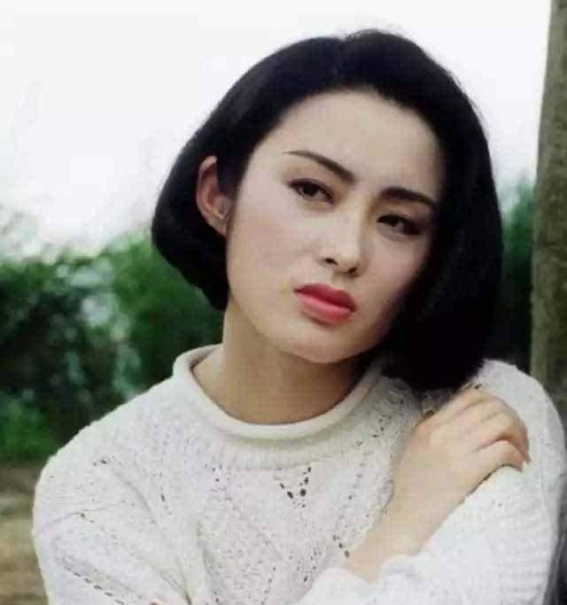 原创53岁张敏穿睡衣被迫出镜曾因分手遭封杀后被汪雨用一根烟解决