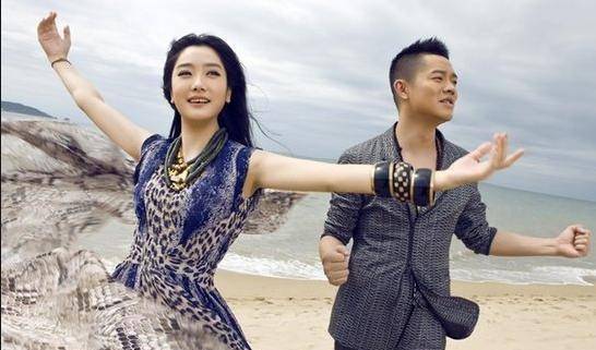 凤凰传奇终于瞒不住了,特殊关系被曝光,原来大家都被