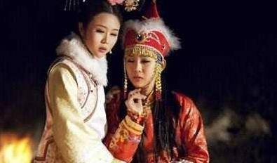 她18岁出嫁,虽为女子却参政,最后权倾蒙古漠北,被封为固伦公主_康熙