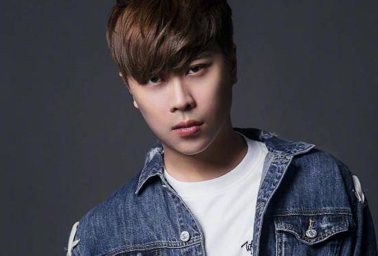 看网上的评论来说,大家其实对卢本伟这个人没有什么